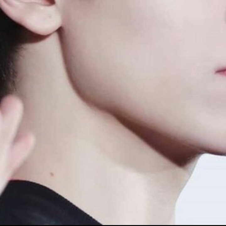 – hansol have quite a few moles located on his neck and one hiding on his left sideburns