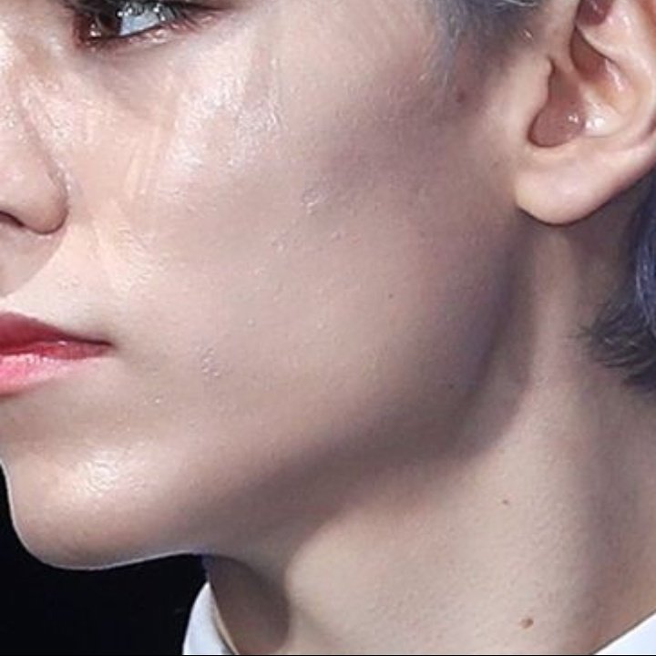 – hansol have quite a few moles located on his neck and one hiding on his left sideburns