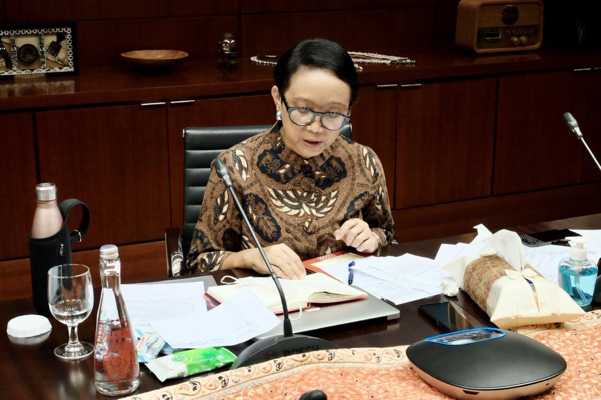 Menlu_RI's tweet photo. I participated the Covid-19 International Coordination Group teleconference with ministers from Turkey, South Africa, Singapore, Morocco, France, Canada, Australia, Germany, Brazil, Peru, and UK (7/4) https://t.co/e9vsJeyjfK