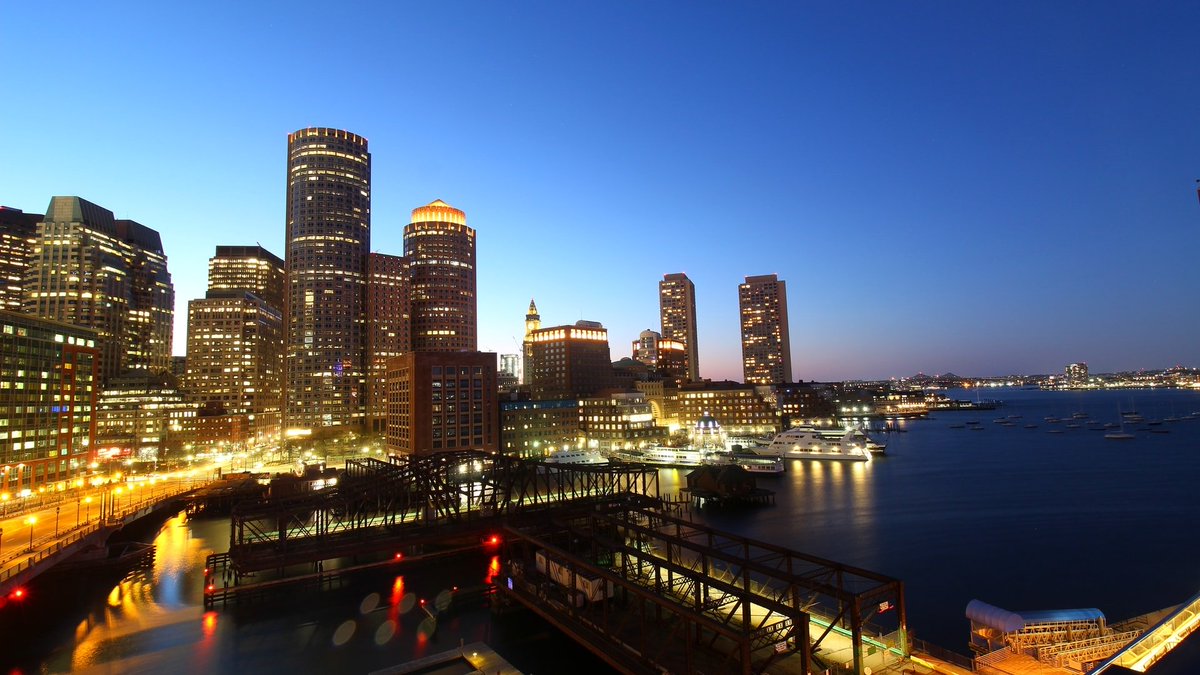 deckchairhq's tweet photo. #Boston, watch as the city glitters at the harbor side thanks to @EnvoyBoston ๐
#Envoyrooftop #Deckchairview #roomwithaview #exploretheworldfromhome #webcamview #virtualview #virtualtravel #architecture #bostonharbour #massachusetts #newengland https://t.co/qhXiOk75qB