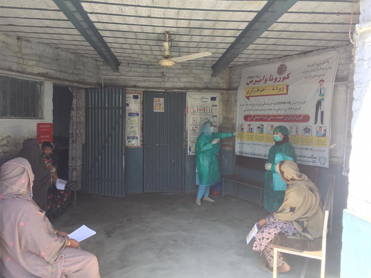 UNHCRPakistan's tweet photo. On #WorldHealthDay  , @UNHCRPakistan salutes the courage of doctors👩‍⚕️, nurses, midwives and medical staff who put themselves at risk to provide life-saving health care, including in the battle against #COVID19.

#SupportNursesAndMidwives 
@Refugees
@UNinPak https://t.co/J6DWm9yNeV