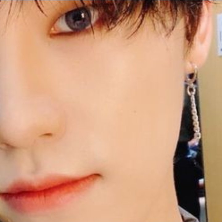 – lastly, dino who i thought have zero moles have two on his cheek!! barely noticeable since it's very small but if you look close enough, you'd notice it