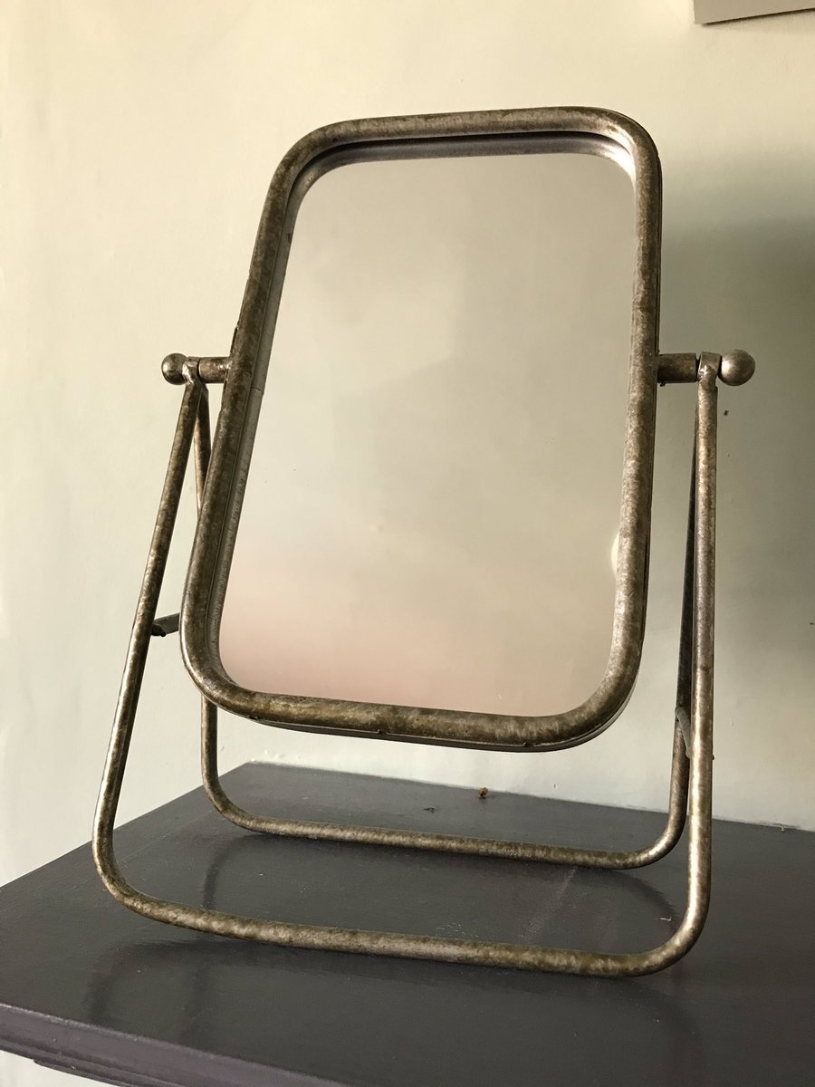 VaguelyVintage's tweet photo. Lots of new items being added to our website today. £5 discount on every £30 spend by adding WORKINGFROMHOME at checkout. https://t.co/WDNjOROGyC https://t.co/Ux7QUIPF9g