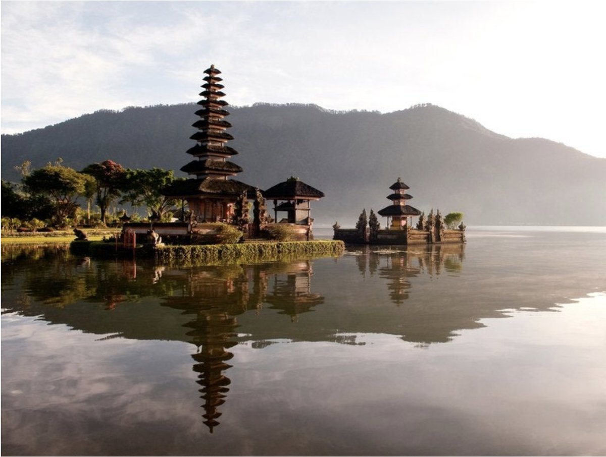 TravelcadeWS's tweet photo. There's nowhere quite like Bali. It's the kind of place where you'll eat the best fresh fish of your life on the beach with your feet in the sand. #directtravel #travelcade #bali #bestbeaches #islanddestinations https://t.co/nL4No58tAk