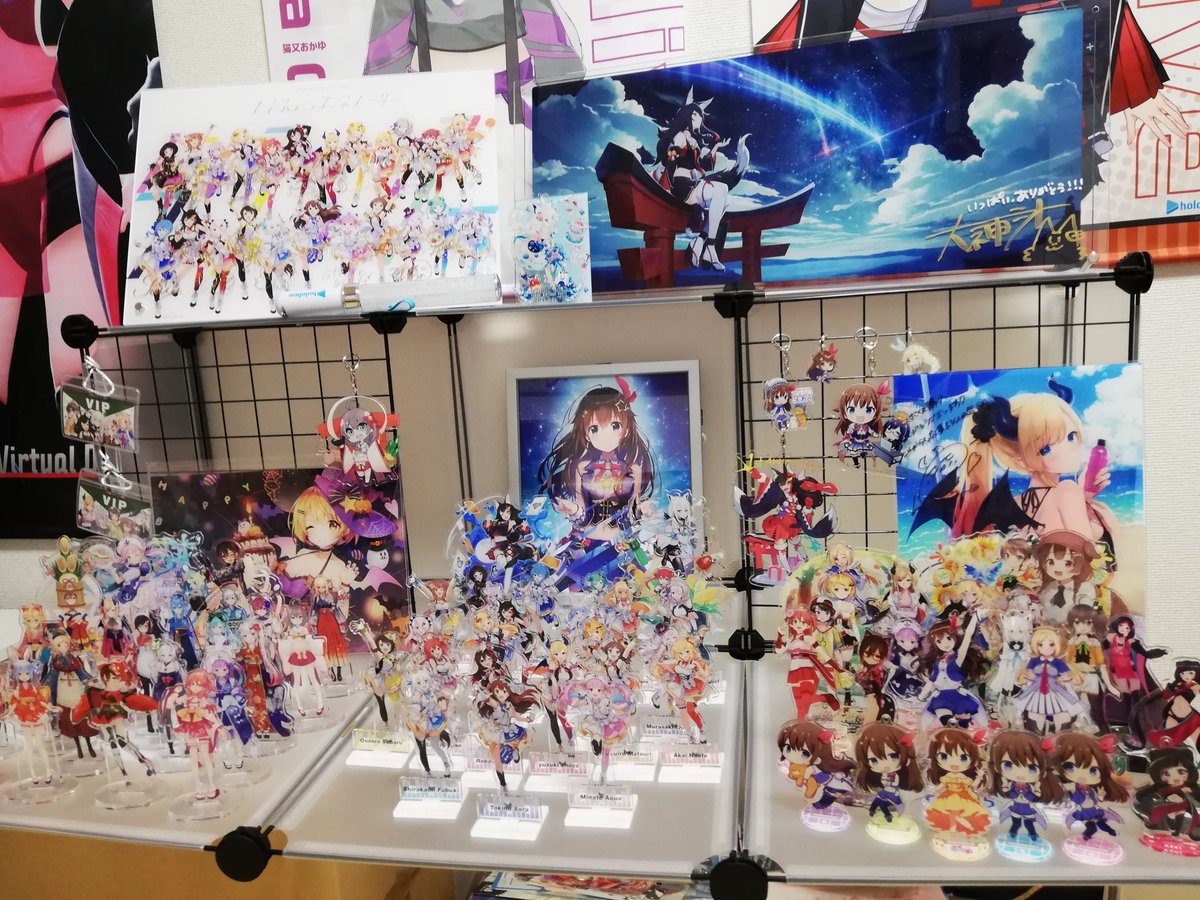 45noWorldP's tweet photo. 前回の推し事部屋紹介から
半年でこれだけグッズが増えました。
#ホロライブ #推し事部屋V
#ときのそら #ロボ子さん #さくらみこ 
#夜空メル #アキロゼ #赤井はあと 
#白上フブキ #夏色まつり #湊あくあ 
#紫咲シオン #百鬼あやめ #大空スバル 
#癒月ちょこ #大神ミオ 
#戌神ころね #猫又おかゆ https://t.co/290oZCANoi