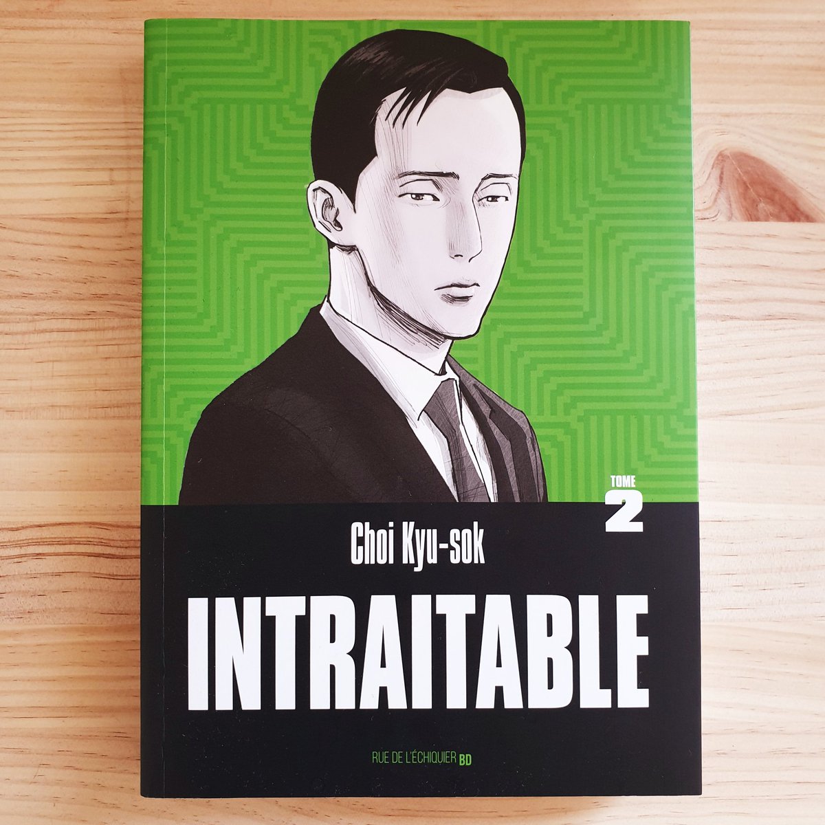 #THREAD 📚 | Aujourd’hui et au regard de l'actualité, nous vous proposons de vous en dire un peu plus sur la BD Intraitable, de Choi Kyu-Sok, dont nous venons tout juste de publier le second tome.

Attention : ça parle #droitsocial #droitdutravail #syndicalisme !