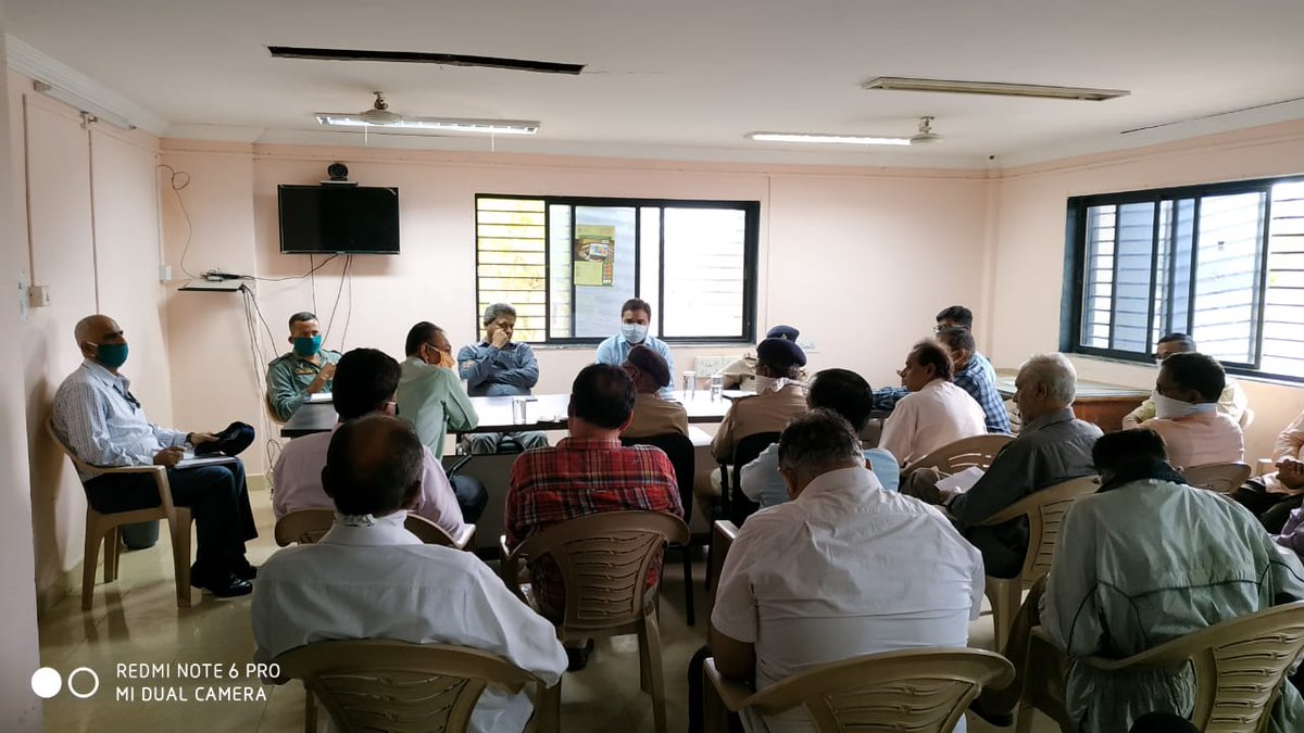 તંત્રની અપીલને વેપારીઓનો સકારાત્મક પ્રતિસાદ.
--- નિશ્ચિત સમય
---  કુલ ગ્રોસરી શોપ પૈકી 50-50% દુકાનો જ રોજિંદા ઓડ-ઇવન ફોર્મ્યુલા મુજબ ખોલવા સ્વૈચ્છીક પહેલ કરતા હવે ટ્રાફિક ઓછો, સોશ્યિલ ડિસ્ટન્સ વિ. મા મદદ મળશે. 
"અમે છીએ કોરોનાને હરાવવા તૈયાર"
@CollectorKutch <a href="/pkumarias/">Pankaj Kumar</a> <a href="/CMOGuj/">CMO Gujarat</a>