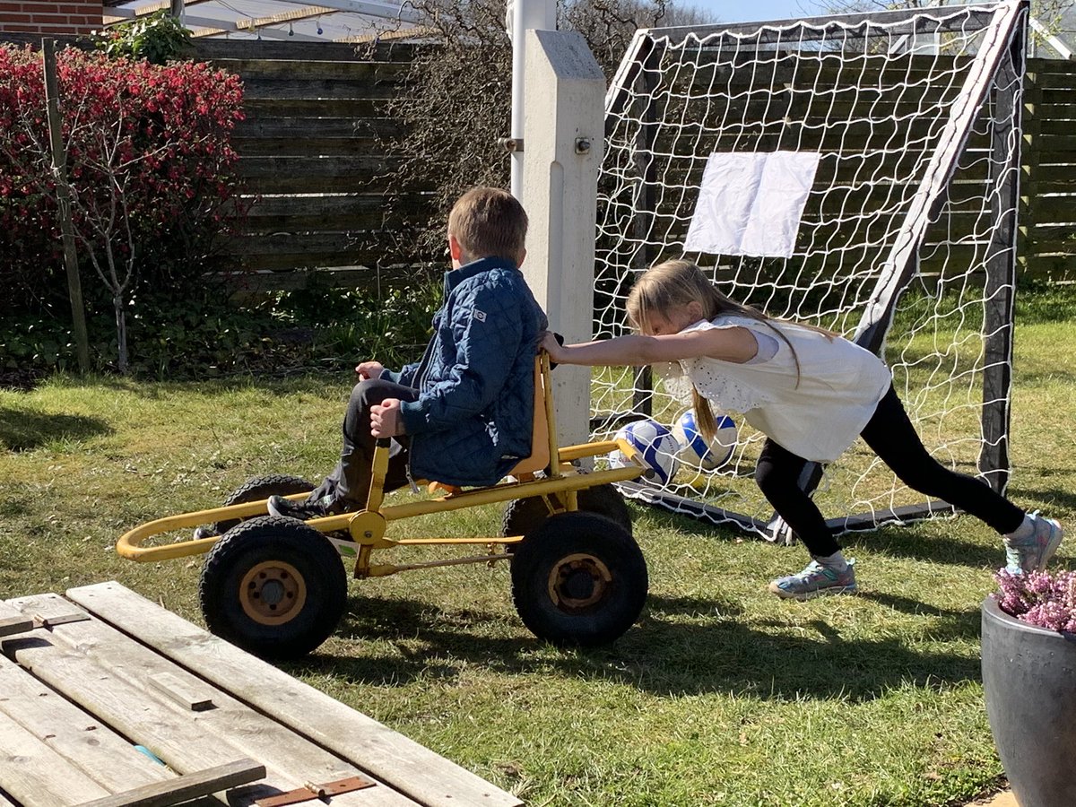 JostaLarsen's tweet image. Knægten ved ikke hvad der rammer ham, når først feminist-hæren ser det her! 😱🤯🤣
#pushstart