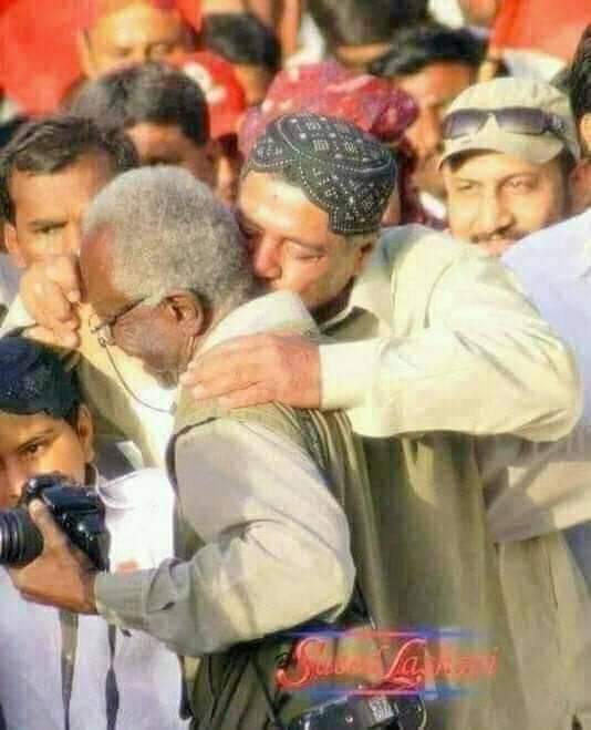 GadaHussain_'s tweet photo. چمي ائين به ڏبي آهي ڇا وڏا.! 
ائين تہ اسان ڪڏهن ديوتائن جي مورتين کي به چميون ناهن ڏنيون..!! 
جئين تون سنڌ  وطن جي مٽي هڻڻ ميرڙن ماروئڙن کي ڏيندو هئين...!!
7# اپريل شهيد سنڌ محترم بشير خان قريشي جي شھادت جو ڏينهن..!! https://t.co/TxIrJLOncf