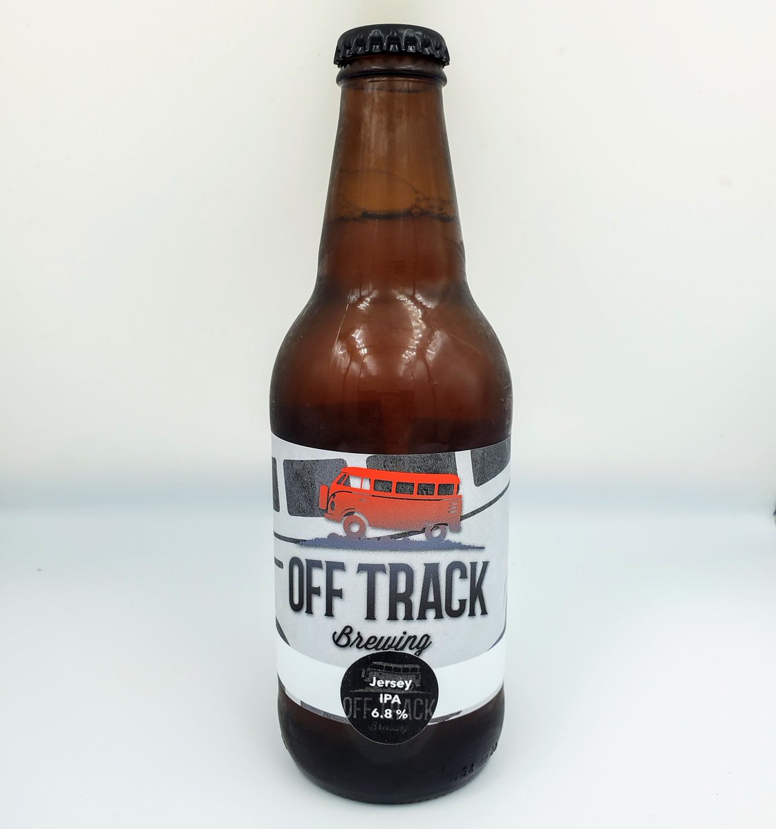 OffTrackBedford's tweet photo. We've added Jersey IPA to our styles available for pick up or local delivery! This slightly hazy IPA is loaded with Cascade and Mosaic hops. Think grapefruit, citrus, earthy pine, tropical fruit and some herbal floral notes. Fruity on the nose with a clean crisp finish. https://t.co/tlUMxicpSd