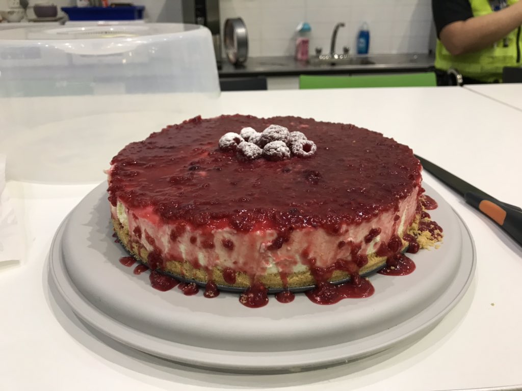 Dawnknowles81's tweet image. Thought I’d boost the teams spirits to keep fighting the fight 💪💪🍰 went down a treat... smiles all around #wdteam4 #highspirits #policefamily