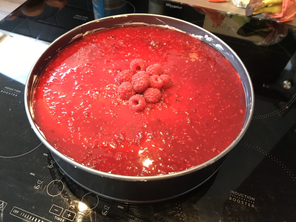 Dawnknowles81's tweet image. Thought I’d boost the teams spirits to keep fighting the fight 💪💪🍰 went down a treat... smiles all around #wdteam4 #highspirits #policefamily