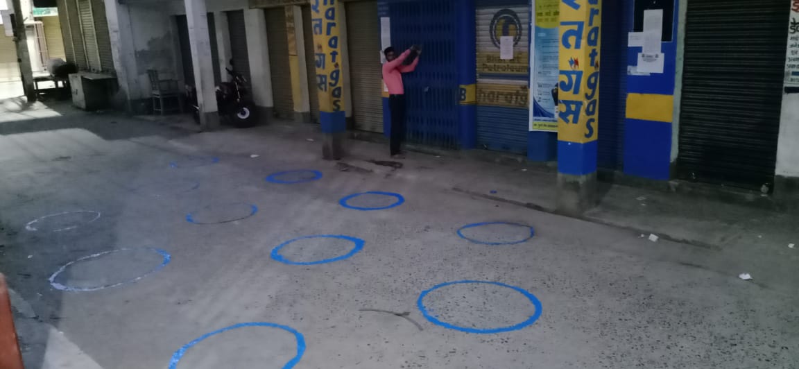 durgagas_bpcl's tweet photo. Making social distancing mark in front of gas agency https://t.co/8tBO1w43b0