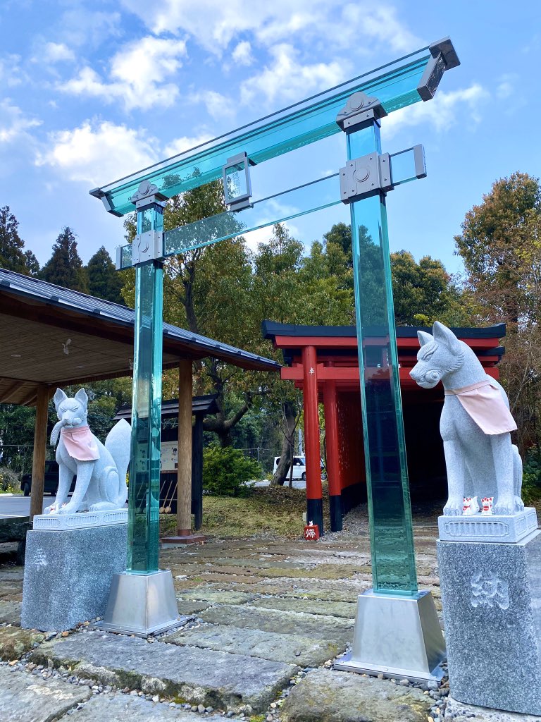ガラス の 鳥居