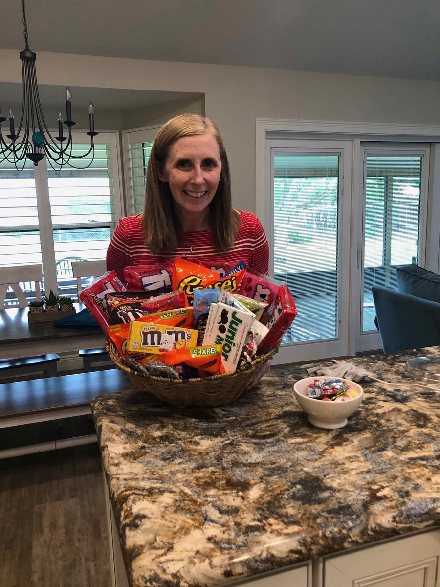 TheFirstAcademy's tweet photo. Faculty meeting turned Principal Parade! Our Lower School teachers surprised Mrs. Jackson with a flurry of honks, shouts and gifts for a sweet surprise from a safe social distance. #strongertogetherathome #tfaremote https://t.co/K4Ps8e7Zu5