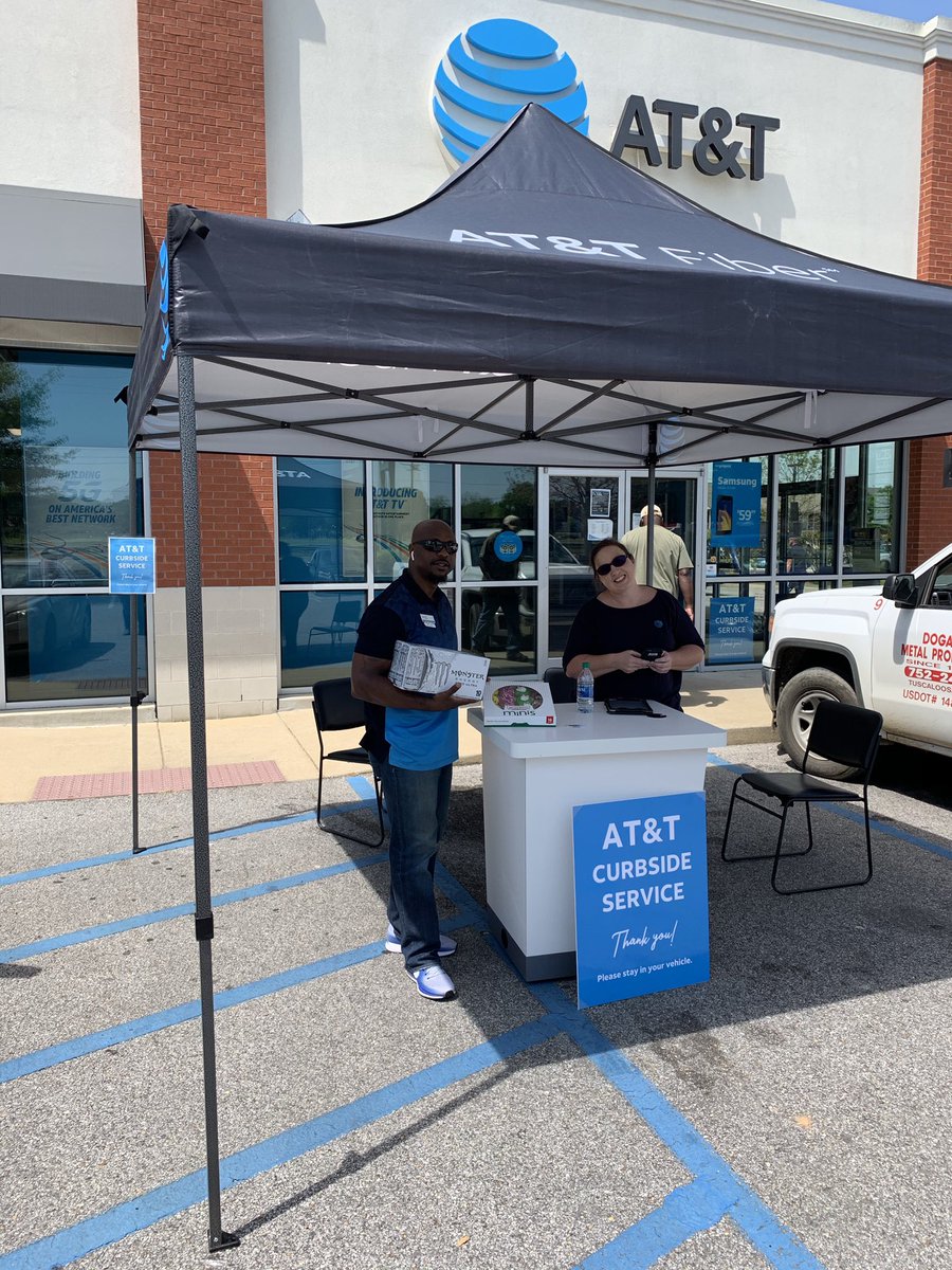 Experts Tremeshia &amp; Wayne dropped off doughnuts and water to some of our very own frontline superhero’s at local retail stores in Tuscaloosa &amp; the Birmingham area. We appreciate you! #BetterTogether #att #LifeAtAtt <a href="/CentralIhx/">IHXWestCentral</a> @IHXBAMBAM #IHX #BamBam #JustUsLeague