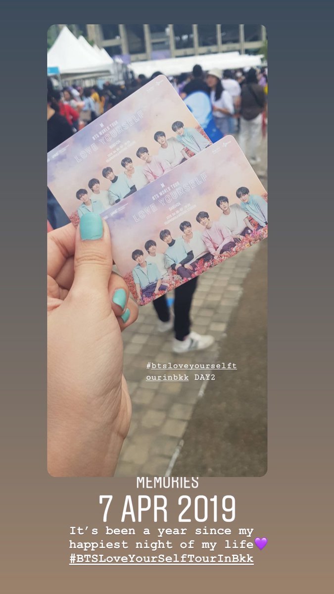 NikkiSueMin's tweet photo. Exactly a year today since my BTS adventure and was my happiest night of my life💜💜😭😭
#BTSLoveYourSelfTourInBkk https://t.co/bv9o4jdyDE