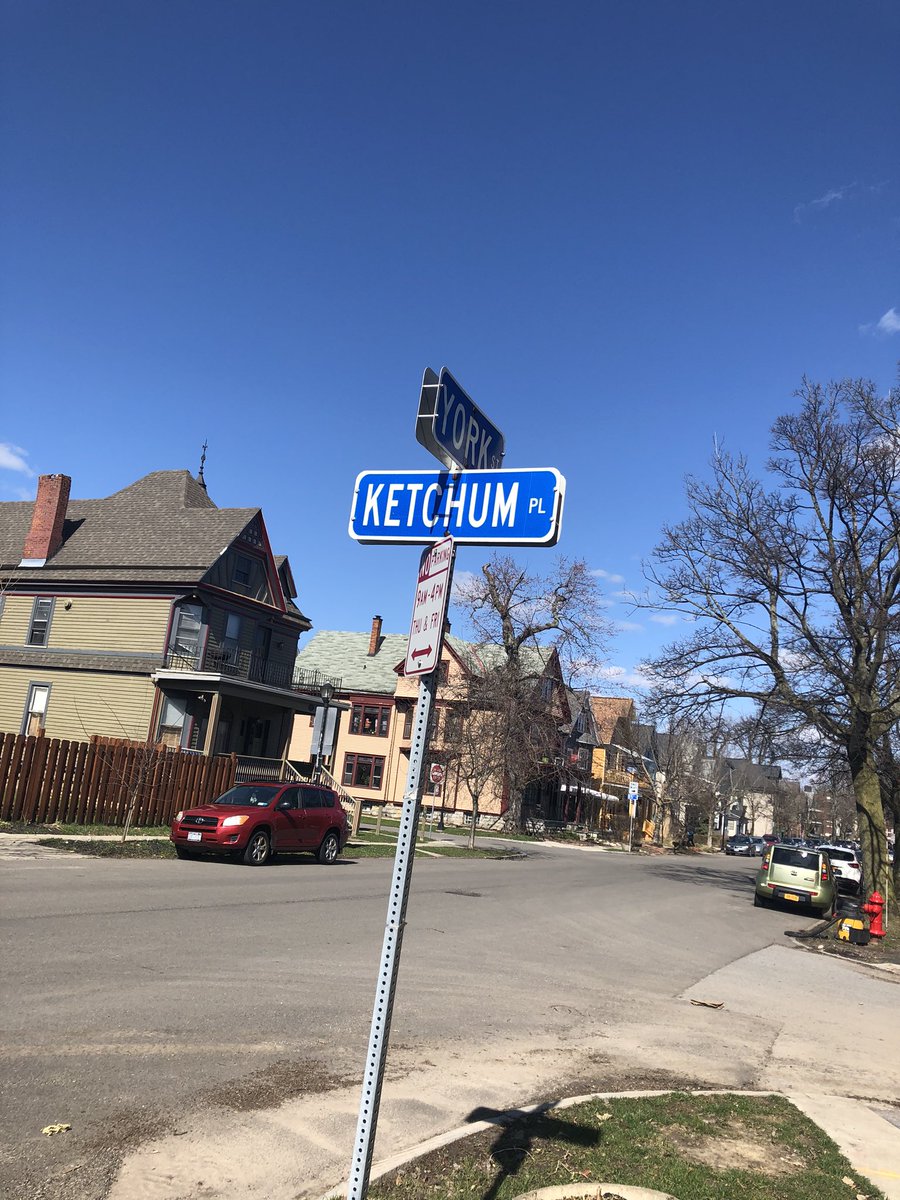 MarissaKawyn's tweet photo. Nearly a week into #UBstepsboldly and we have deviated from our typical elmwood route to explore the West Side. Yes, I did think this said “Ketchup Pl” https://t.co/dDyrYK0UWB