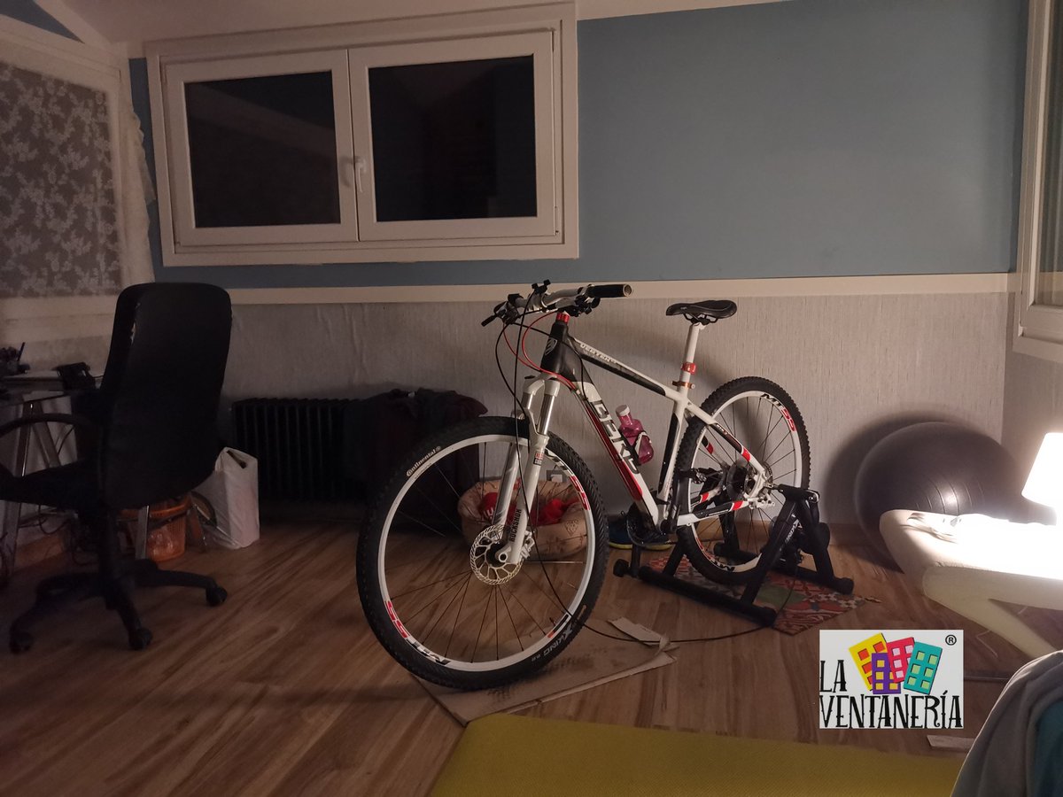 la_ventaneria's tweet image. No te relajes!! Una hora al día de deporte es ideal. No te olvides de apoyar desde tu #ventana a  los que están en primera línea. Hoy #quedateencasa.