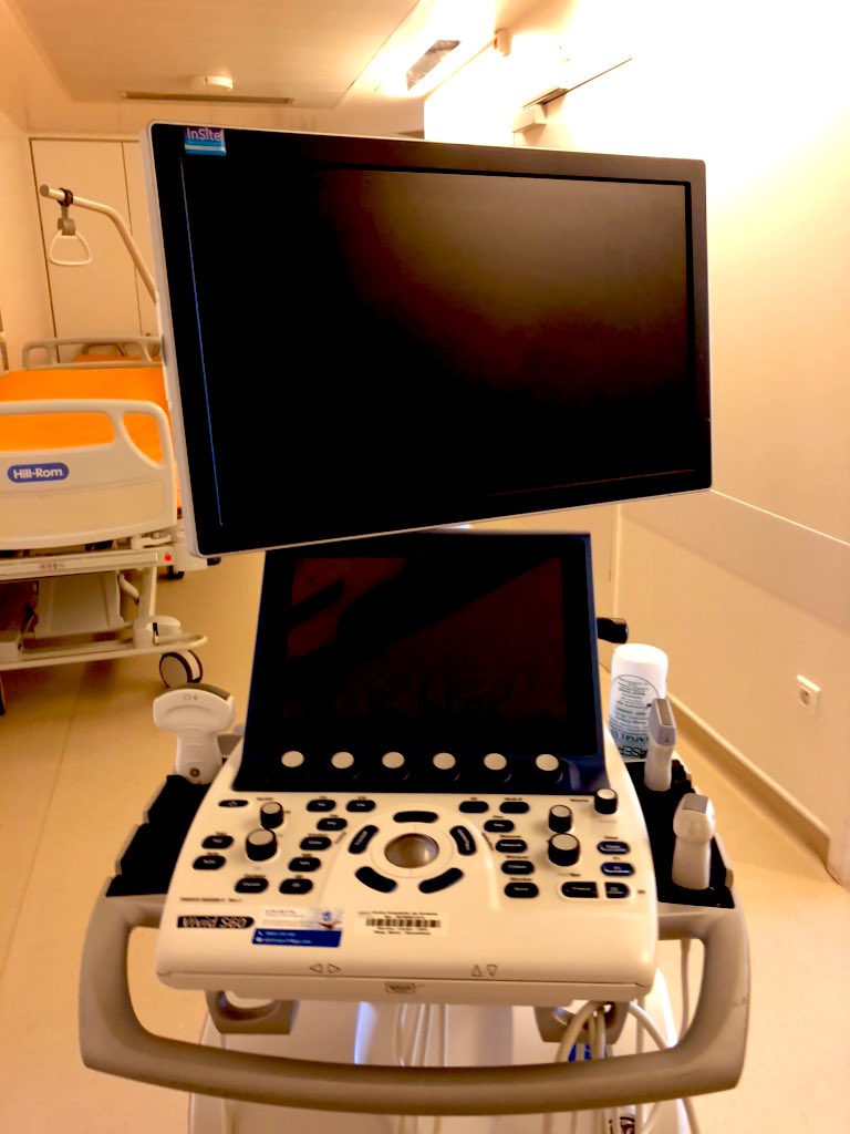 N_Perolat's tweet image. Du Jamais Vu. Pouvoir utiliser l’ #Echographe du #Cardio pour poser ses KT le #Covid_19 nous fera vraiment faire n’importe quoi 🤩