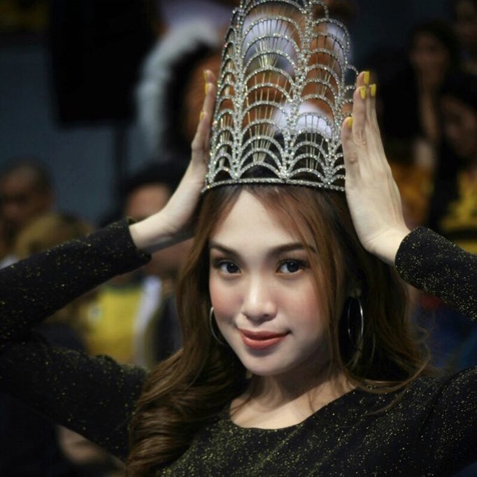 TheUSTTigresses's tweet photo. We are not yet ready for our lucky charm to finish her courtside duties. 😭

@makylachavez_ allowed the UST community once again to say that we have the BEST courtside reporter in the UAAP! 💛

God bless, Makyla! Mahal na mahal ka namin! https://t.co/toBgXAbriZ