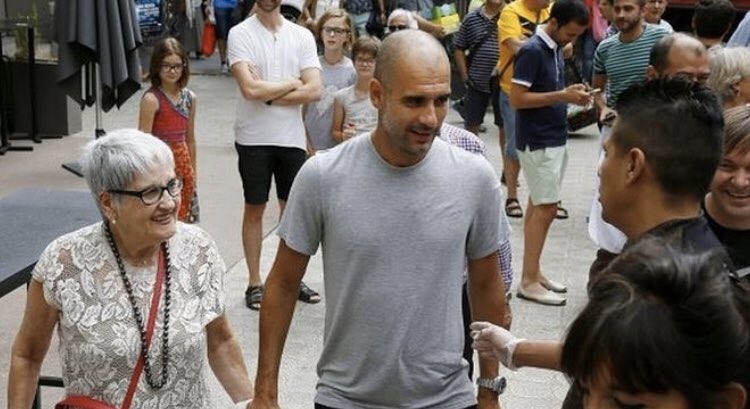 rogerlateshow's tweet photo. ¡QDEP!🖤
Fallece la mamá de #PepeGuardiola por causa del #Coronavirus 😪 https://t.co/qJcLUIQQXb