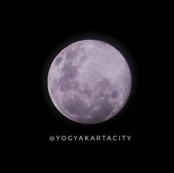 YogyakartaCity's tweet photo. Purnama #supermoon di Jogja malam ini 7 April 2020 https://t.co/DOL5sc2Pg3