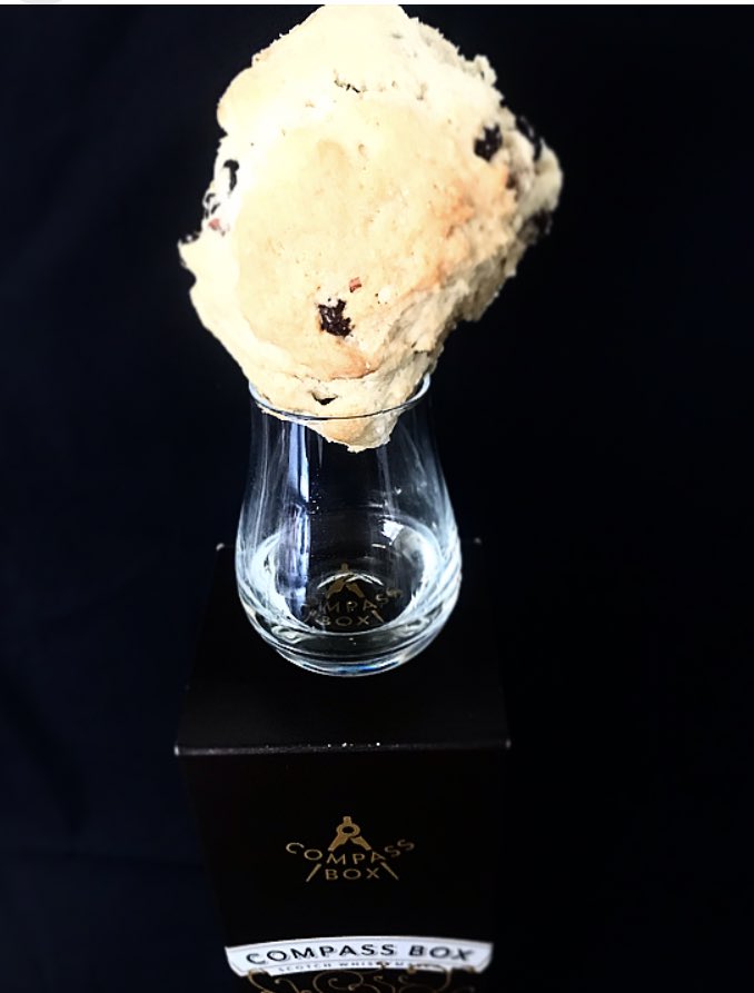 ExtremeWhisky's tweet photo. Rock cakes with a nice peaty whisky to cut through the sweetness. https://t.co/tPFqpB0raN
