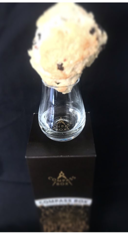 ExtremeWhisky's tweet photo. Rock cakes with a nice peaty whisky to cut through the sweetness. https://t.co/tPFqpB0raN
