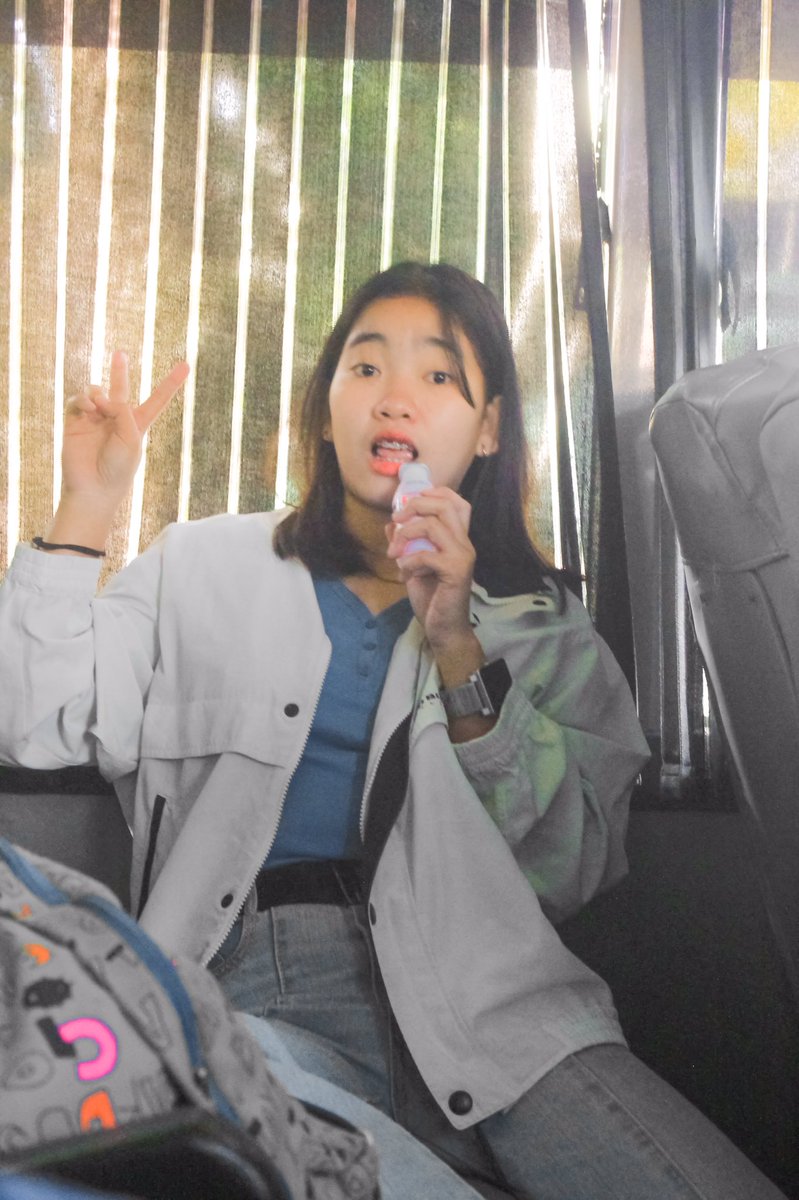 alwaysrichel19's tweet photo. Gulat si ate habang lumalaklak ng yakult ah haha https://t.co/K0dNiYS5hX