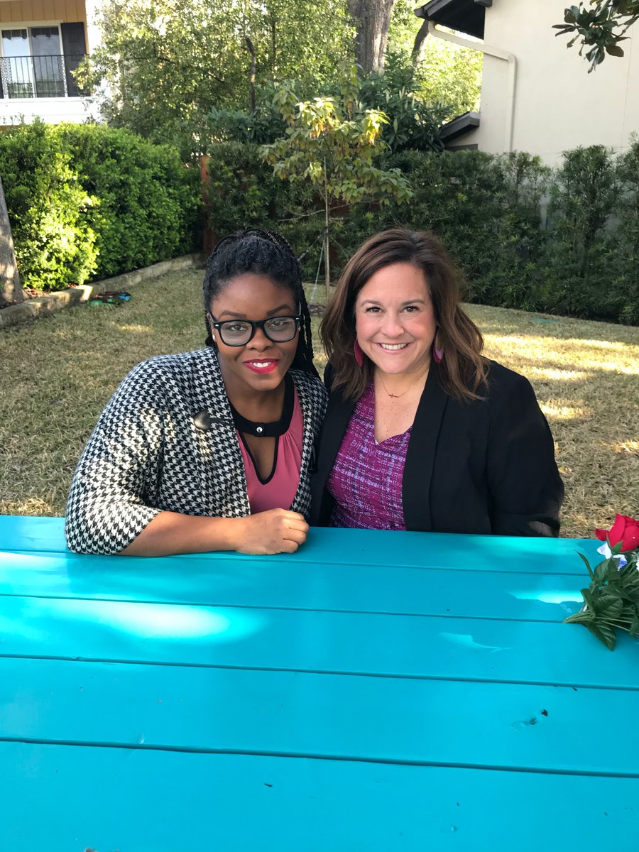kristinkschell's tweet photo. Join me & @heyfelicia on Instagram LIVE tonight at 7:00 pm CST. We're kicking off a conversation called #CommunityForward and we'd love for you to join us. Instagram @KristinKschell #weavingcommunity #theturquoisetable https://t.co/LM7n3LW6ne