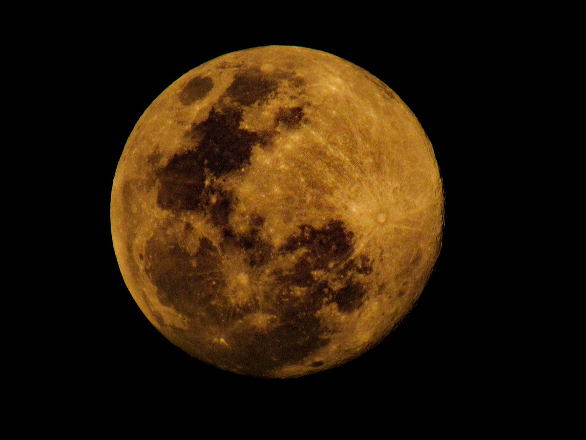 Capturing 2020’s brightest ‘super’ pink moon  #supermoon6:53 PM, 4/7/2020Canon PowerShot SX520 HS