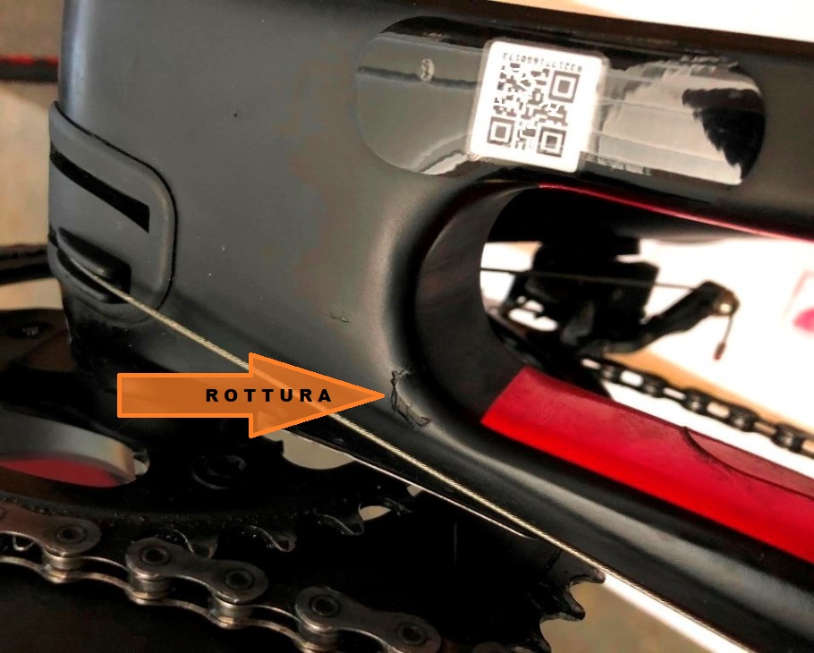 #rottura #fodero #inferiore: riparabile
#riparazione e #verniciatura #telai in #carbonio
Per informazioni:
riparazioni.sartoantonio.it