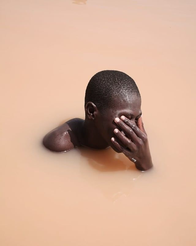 Denisse Ariana PérezLes portraits de cette photographe caribéenne prônent la diversité. Le lien à la nature y est très fort, dans des mises en scènes très simples et des tons doux. Elle est également autrice.