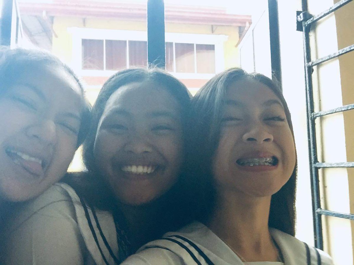 SShembeler's tweet photo. Hi Shembelers!!
              Ma-mimiss ko kayo💖, nag simula tayo sa bang-awan sa room tapos di pa tayo gaano mag kaka-kilala non pero ang bilis nyong maka close kase halos tulad tulad tayo ng mga trip😂 tapos tumagal ayon ang iingay palagi tas kung ano ano ng trip natin tas ++ https://t.co/2P8JOSOmyT