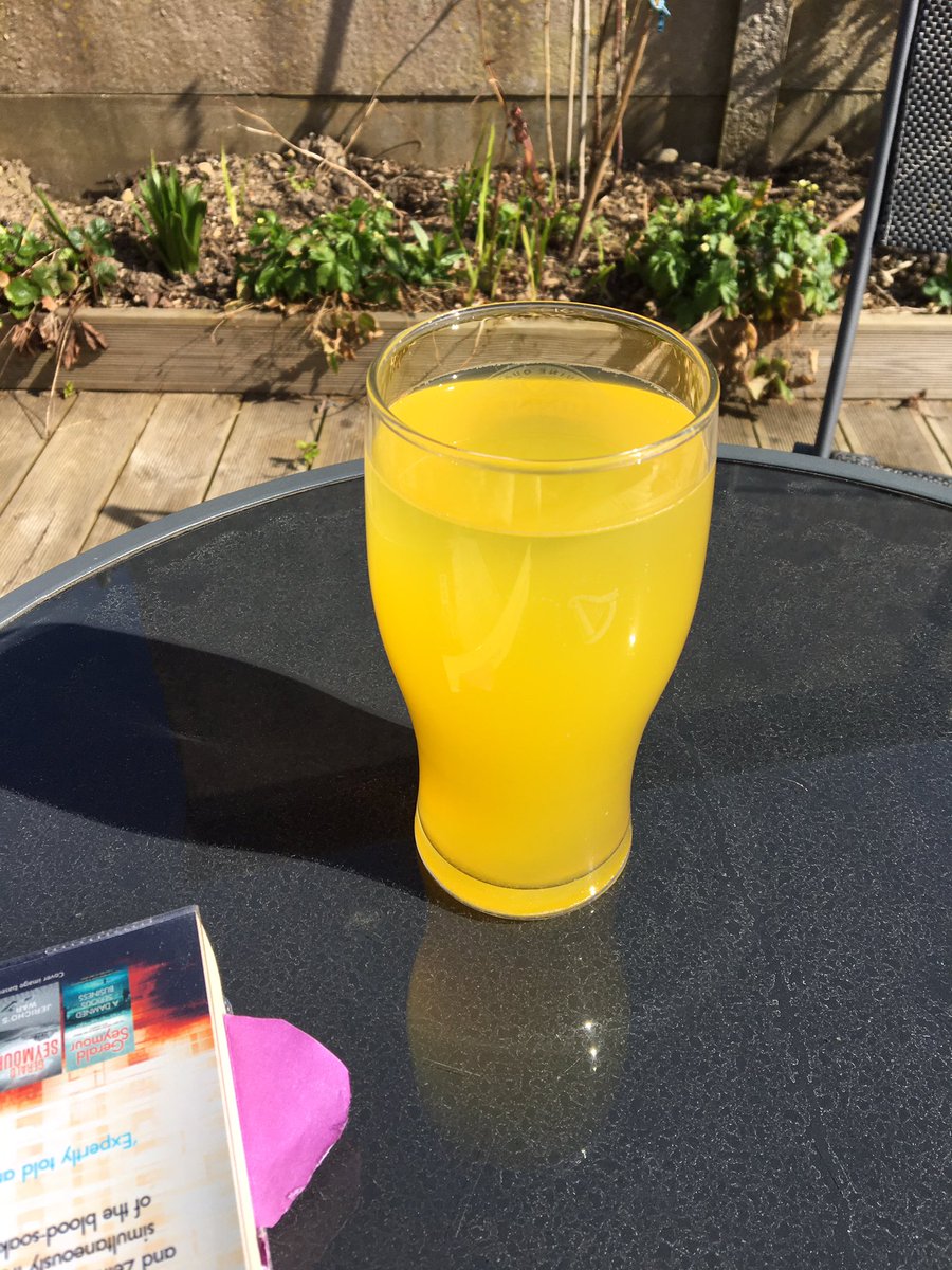 meandrew17's tweet photo. Time to chill. Busy few days supporting @nwambulance then @GiveBloodNHS donation this lunchtime. Time to relax, recharge and refill for a few hours. @NWAmb_Volunteer @NWAmb_JoCRT @cfr_hyde @StockportRespo1 #volunteer #cfr #SoftDrinksOnly! https://t.co/sOzf9it8NZ