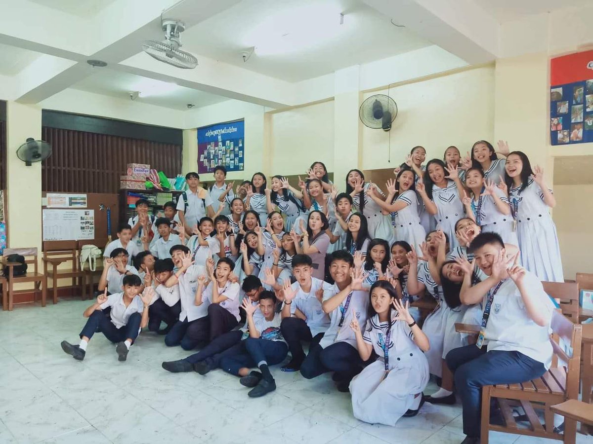 SShembeler's tweet photo. tas ay teacher's day para tayong nag christmas party non😂 quote naten "wala mang handa, masaya parin" pero may handa talaga tayo non puro cake nga lang😂 kaya mga pahidan ee bali itsura natin don baling baho pati nung amoy nung icing, ala pic na may icing lahat pati matino ++ https://t.co/9nHK1EreRg