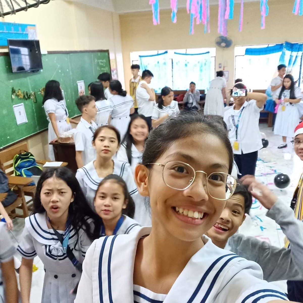 SShembeler's tweet photo. tas ay birthday ni inay!!💙 antagal natin na nag intay nun at may klase pa si inay😂 tas kokonti nasa pics at nag uwian na ata nun yung iba nakalimutan mag pic agad tas wala rin si bata at bettina dahil mga majoretism😂 umalis agad tas ayon solid parennn!! ++ https://t.co/Ji6fY61WZN