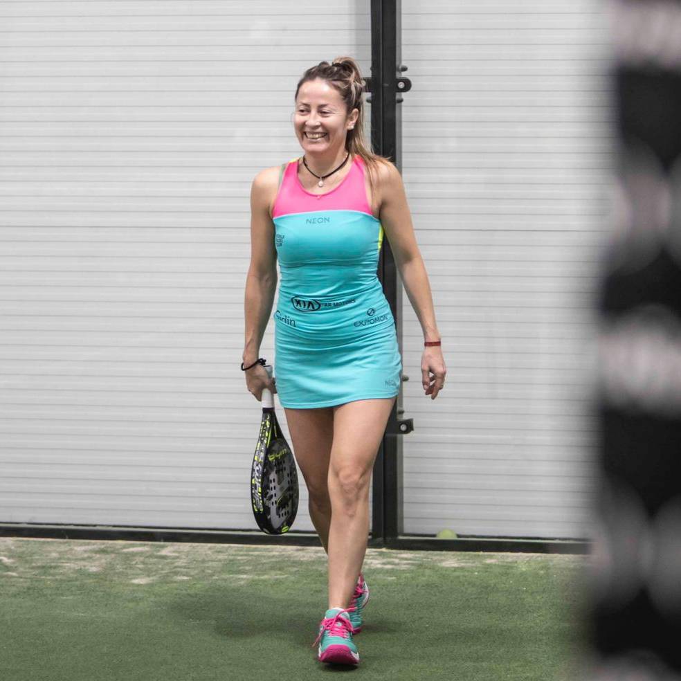 Un día más, un día menos! Y que no falte la sonrisa!
Cada ves más cerca de ganar este partido😁 <a href="/nela/">Nela</a>.brito
•
•
#padel #nelabrito #sport #padelfemenino #royalpadel #undíamenos