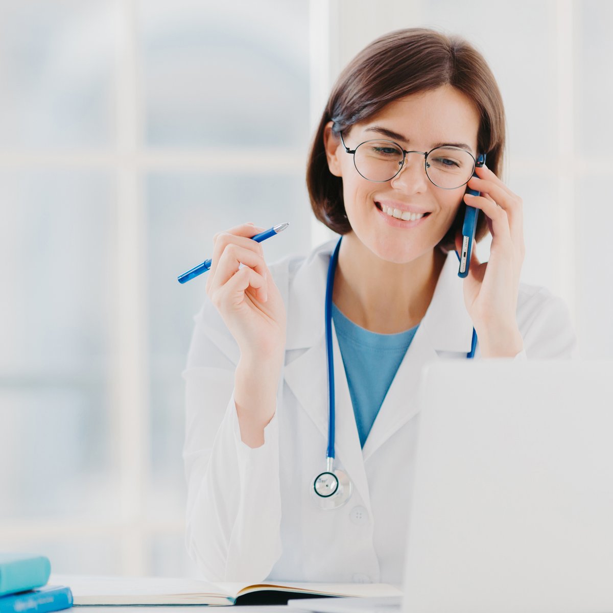 OnHoldMarkInc's tweet photo. Professionally recorded greetings take some of the pressure off by informing callers about your medical clinic's COVID-19 procedures, telephone/video appointments, modified hours and reduced services. Simply contact us at https://t.co/83L8FEDBcd or at 888-466-4653; it’s that easy https://t.co/c5efAN8zH9