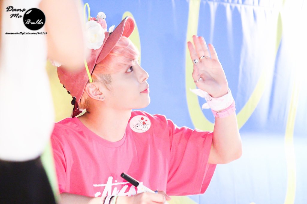 Thread of Pink Jonghyun because we will have Super Pink Moon on his birthday Happy Birthday dearest babie  #종현아_덕분에_내_평생이_따뜻해  #HappyJonghyunDay