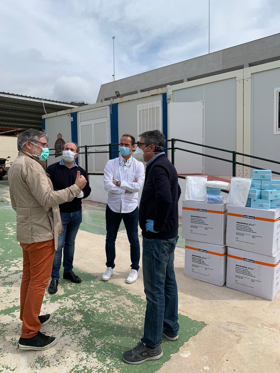 aytorincon's tweet photo. El Ayuntamiento de Rincón de la Victoria se une al Centro de Salud y a la Fundación César Ramírez Bisturí Solidario para entregar material de protección a las residencias del municipio.
➡️ https://t.co/zP6MlBLenj https://t.co/MnJnbDsfoB