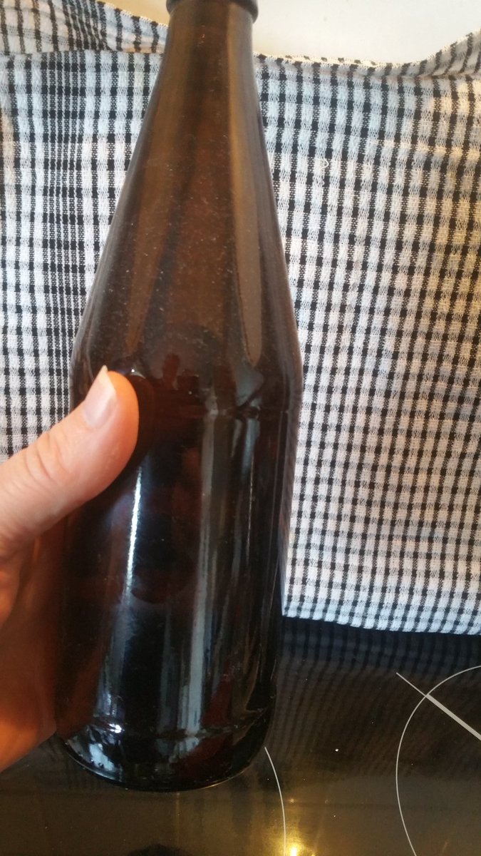 3ShiresCider's tweet photo. I have absolutely no idea what cider this is, who made it, when it was made or how strong it is - all I know is that it was lurking at the bottom of my cider rack, no label and covered in dust - but by eck - it's a cracking drop.
#CiderPup
#MysteryDrop 
#IsItYours https://t.co/6jpe0tMhsH