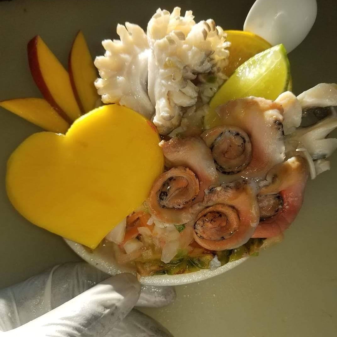 willydconchman's tweet photo. We came across this the other night. Great recognize great! This is beautiful talent. Support your local conch salad vendors after we're released to help us all get back on our feet.

📷: Stanrico Boss (Facebook) #bahamasstrong https://t.co/PxCqOyQ5Pu