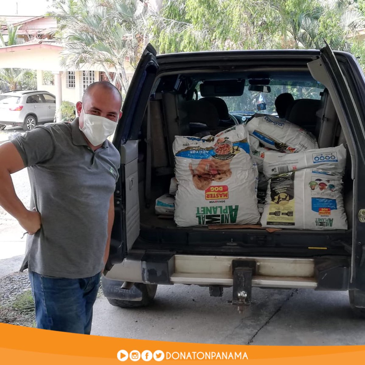 donatonpanama's tweet photo. Master Dog es una Marca Amiga de los animales sin hogar
La ayuda llegó hasta Santiago y la Fundación Amigos con Patas y Colitas recibió la donación de 10 sacos de 18 Kg de Master Dog
#DonatonPorLosAnimalesSinHogar2020 #RSE #DonatonPanama #Donaton #QuédateEnCasa #DonatonVirtual https://t.co/sTte9eWXTV