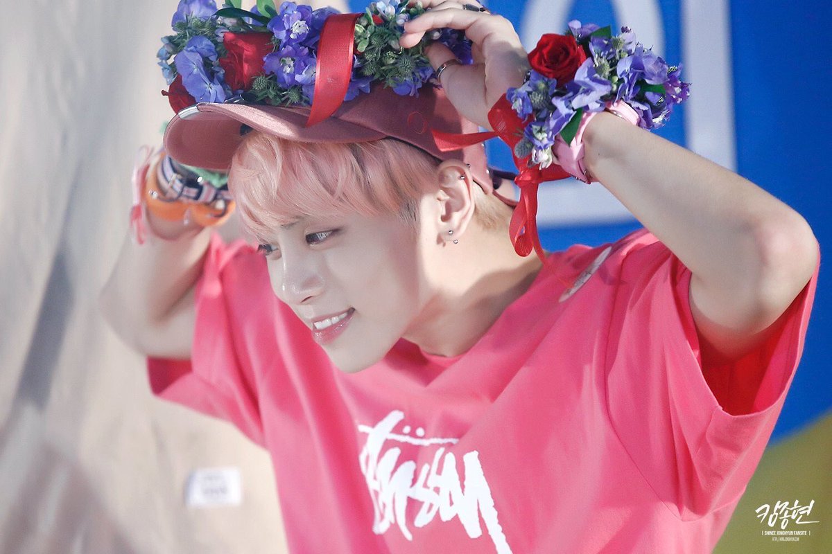 with flower crown~  #종현아_덕분에_내_평생이_따뜻해  #HappyJonghyunDay