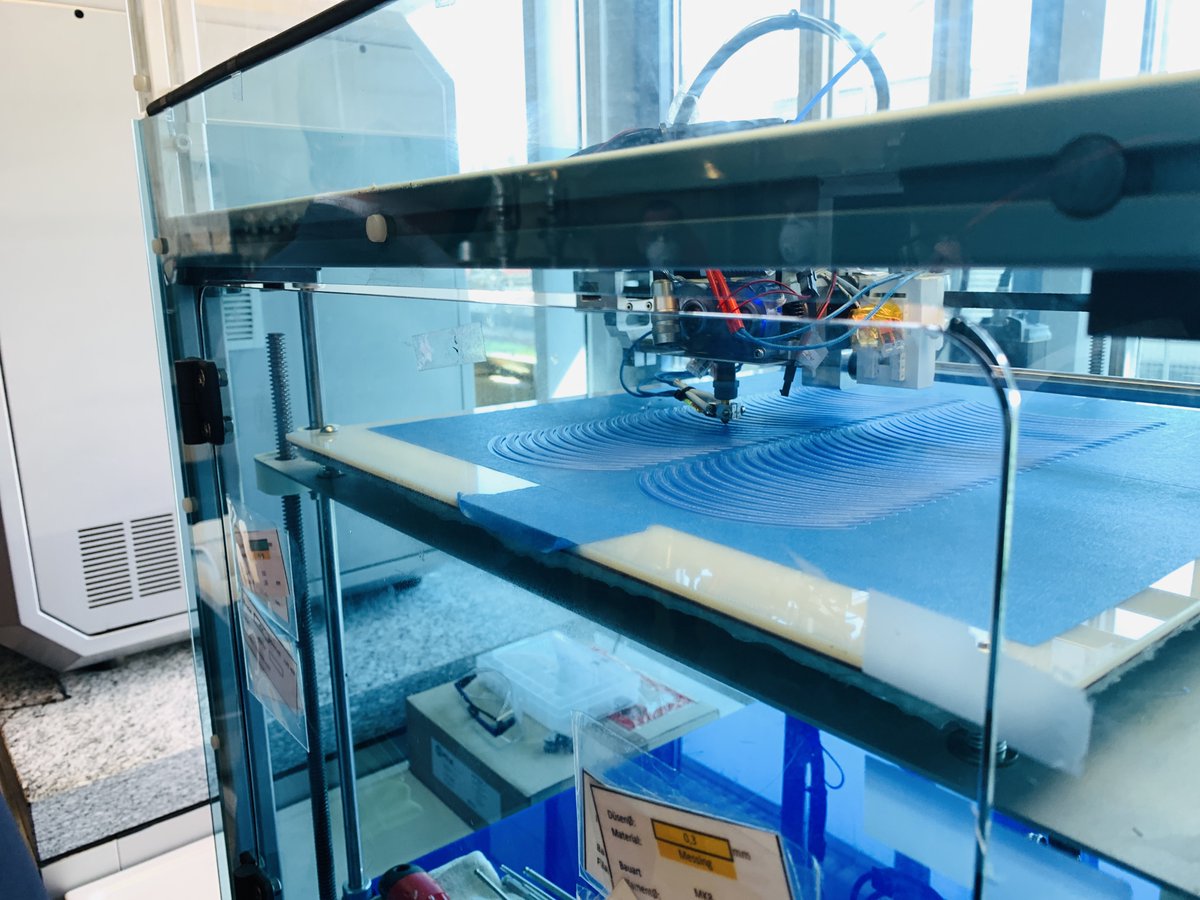 FraunhoferIWS's tweet photo. Besuch von @SMWK_SN Minister #Gemkow gestern am @FraunhoferIWS gemeinsam mit Dresden-concept-Geschäftsführer Prof. Rödel zu schneller #Coronahilfe der Partner im Forschungsverbund @DRESDEN_concept. Weitere Informationen hier: https://t.co/bhf2y5hgB3 #coronaSN #covid_19 #Dresden https://t.co/pyJAAstuCK