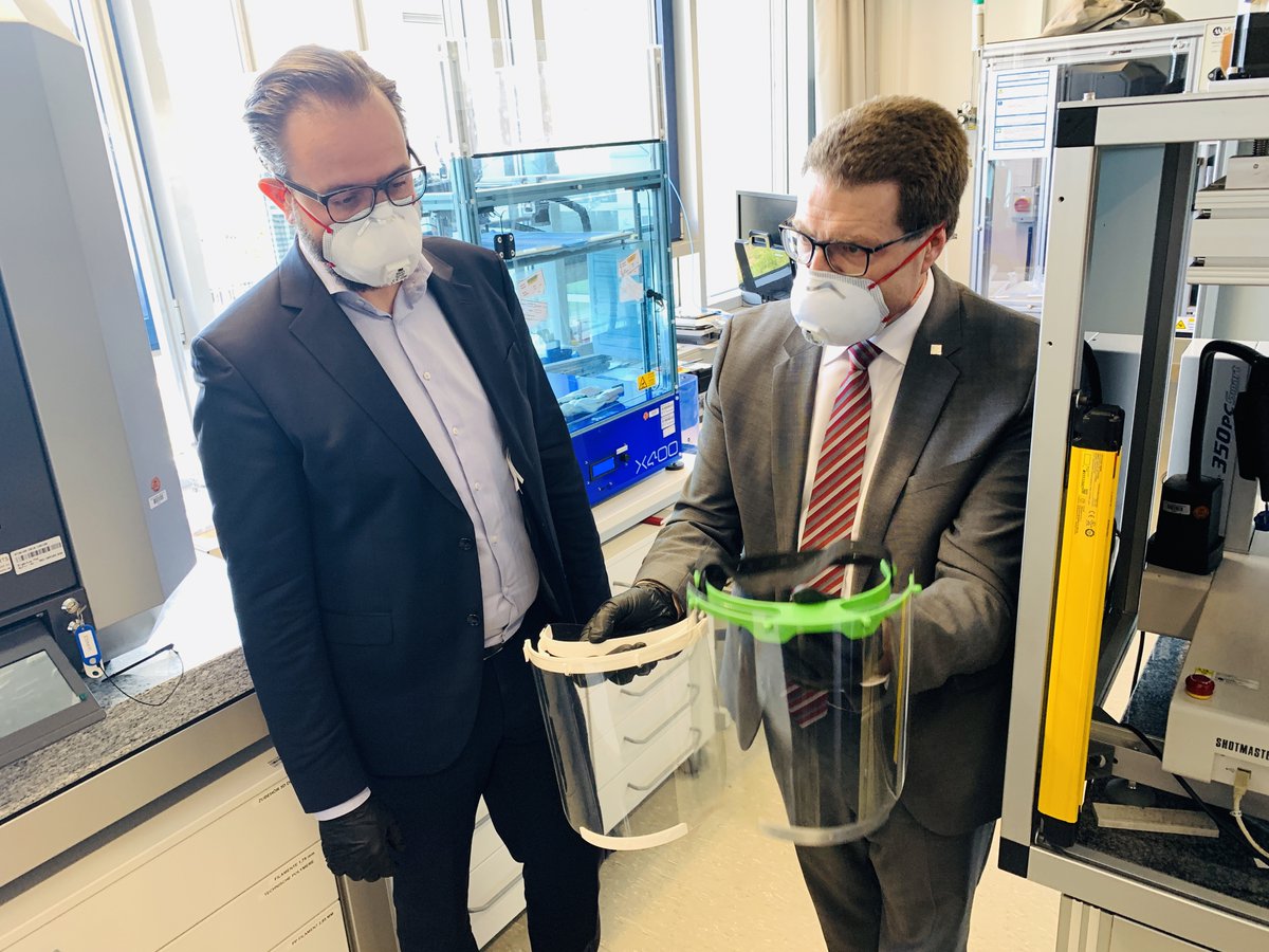 FraunhoferIWS's tweet photo. Besuch von @SMWK_SN Minister #Gemkow gestern am @FraunhoferIWS gemeinsam mit Dresden-concept-Geschäftsführer Prof. Rödel zu schneller #Coronahilfe der Partner im Forschungsverbund @DRESDEN_concept. Weitere Informationen hier: https://t.co/bhf2y5hgB3 #coronaSN #covid_19 #Dresden https://t.co/pyJAAstuCK