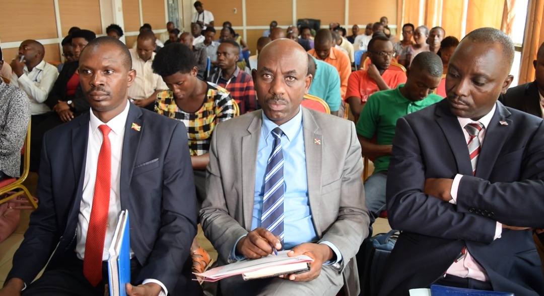 BMineagrie's tweet photo. Ce mardi le 07 avril 2020,  le Ministre du @BMineagrie Dr @DRurema vient d'animer un point de presse sur le bilan de la production agricole dès 2015 à 2020.@NtareHouse @Burundi2VP @prdaigl @PACSCBurundi @FAO @progrfidabdi https://t.co/QoDQhfJ7AD