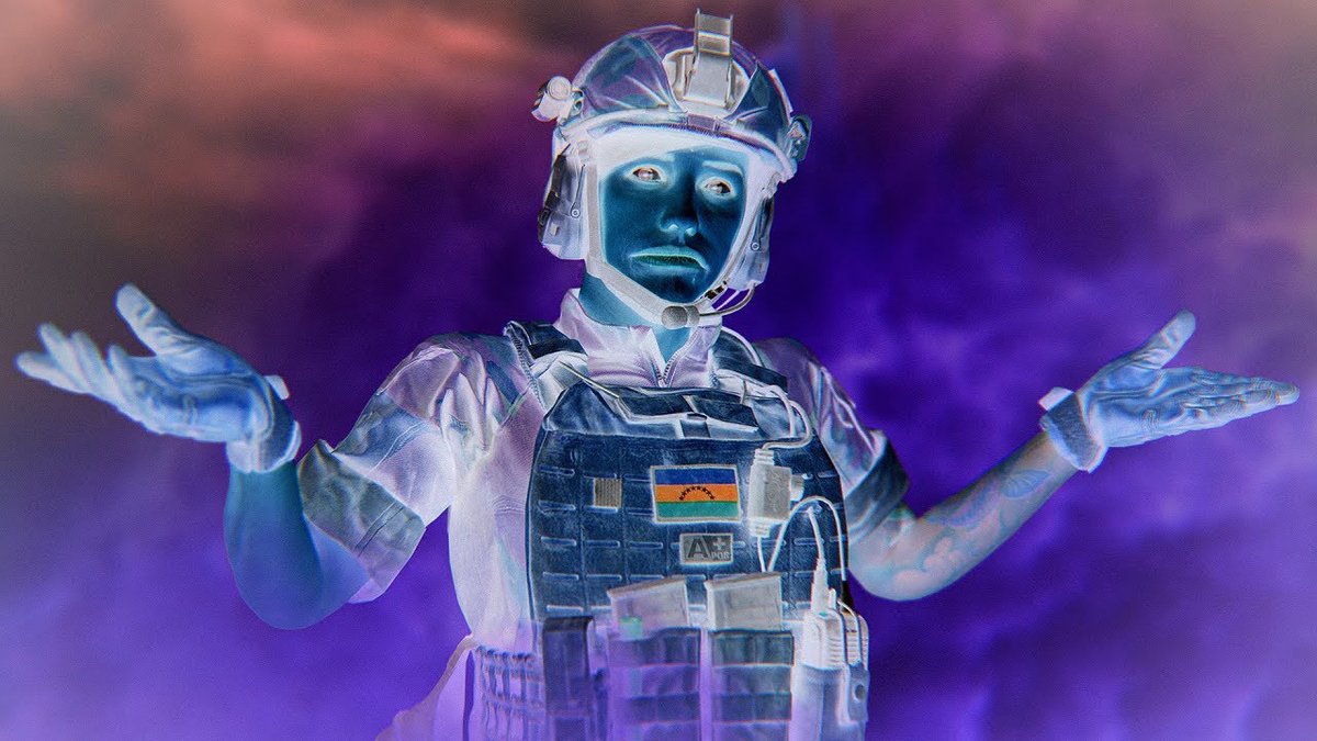 ItsZoma's tweet photo. Playing Warzone on inverted colors https://t.co/v8Ox3zWeKr https://t.co/mKRFBaVeob